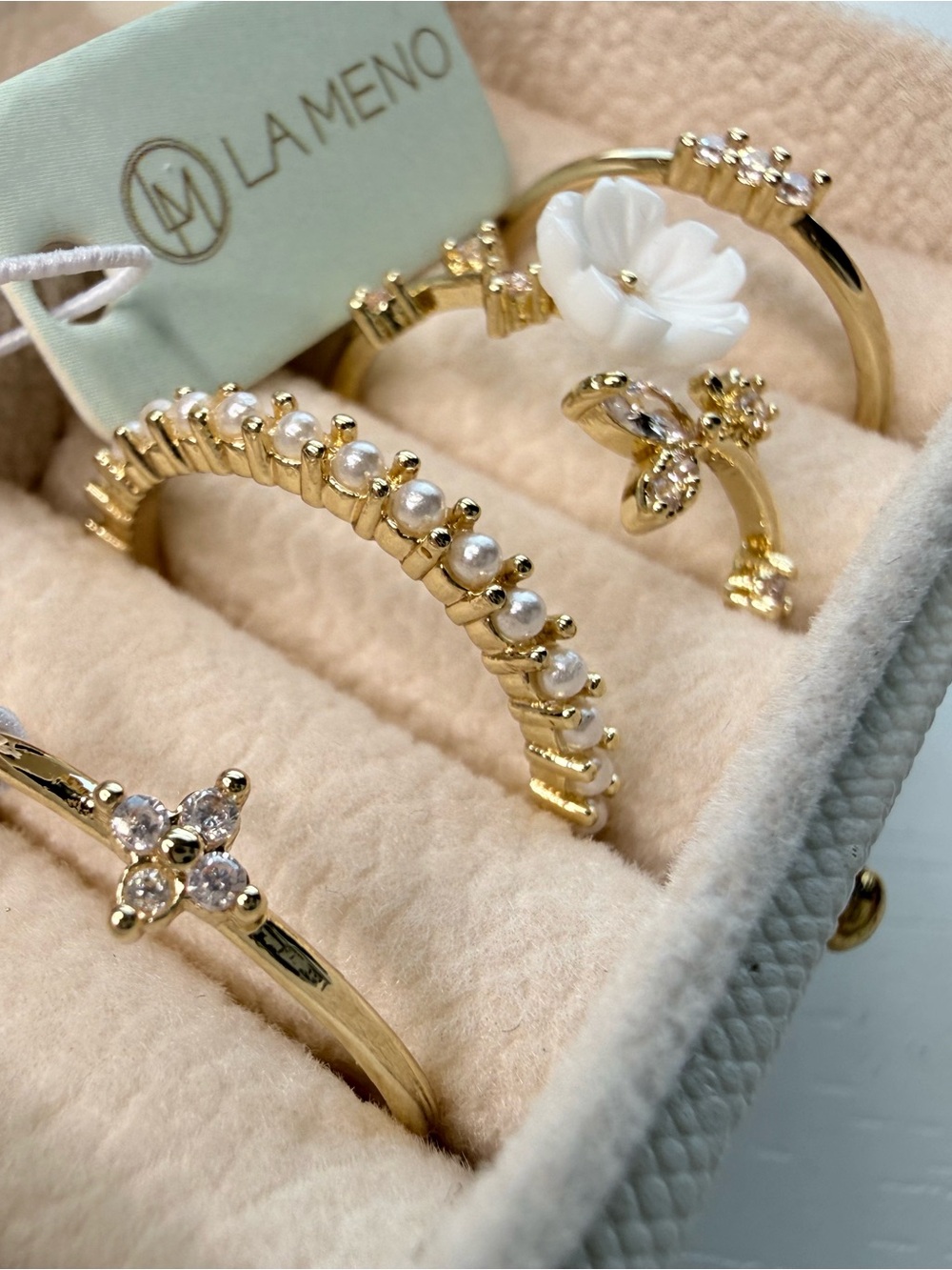 La Meno Gold Floral Pearl Stackable Crystal Pearl Ring Set - White Flower - Picture 3 of 7